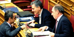 Κυριάκος Μητσοτάκης και Ευκλείδης Τσακαλώτος (Φωτο: Eurokinissi)