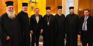 Ο πρωθυπουργός με την Αντιπροσωπεία του Οικουμενικού Πατριαρχείου Φωτογραγφία: orthodoxianewsagency.gr