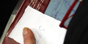 «Τέλος» για τα βιβλιάρια υγείας (Φωτο: Eurokinissi)
