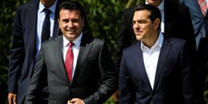 Ο Ζόραν Ζάεφ με τον Αλέξη Τσίπρα (Φωτο: eurokinissi)