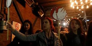 Γυναίκες διαδηλώνουν στην Κωνσταντινούπολη (Φωτο: ΑΡ)