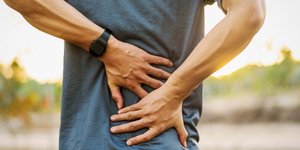 Πόσο ανησυχητικός είναι ο πόνος στην πλάτη; Φωτογραφία: Shutterstock