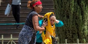 Η οδύνη ζωγραφισμένη στα πρόσωπα συγγενών θυμάτων της αεροπορικής τραγωδίας στην Αιθιοπία (Φωτογραφία: ΑΡ/Mulugeta Ayene)