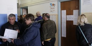 Πολίτες στα γραφεία δημόσιας υπηρεσίας/ Φωτογραφία: INTIME NEWS- ΛΙΑΚΟΣ ΓΙΑΝΝΗΣ