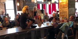 Η drag queen ενθουσίασε το 2χρονο αγοράκι. Φωτογραφία: Twitter