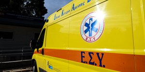 Ασθενοφόρο του ΕΚΑΒ σε τροχαίο ατύχημα -Φωτογραφία αρχείου: EUROKINISSI/ ΤΑΤΙΑΝΑ ΜΠΟΛΑΡΗ