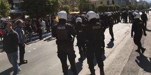 Αστυνομικοί στο σημείο της έντασης στην Καλλιθέα / Φωτογραφία: Facebook/kallitheaonline