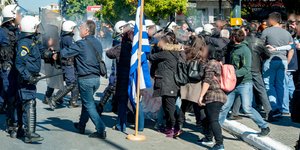 Επεισόδια στην Καλλιθέα λίγο πριν την παρέλαση (Φωτο: Eurokinissi)