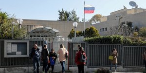 επίθεση με χειροβομβίδα στο Ρωσικό Προξενείο στο Χαλάνδρι/Φωτογραφία: IntimeNews