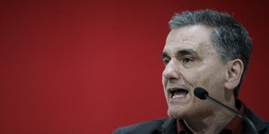 Τσακαλώτος κατά Μητσοτάκη 01