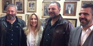 H κ. Γεννηματά στο σπίτι του Νίκου Ξυλούρη
