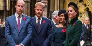 Οι πρίγκιπες Γουίλιαμ & Χάρι με την Μέγκαν Μαρκλ & την Κέιτ Μίντλετον (Φωτογραφία: AP)