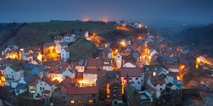 Ευρωπαϊκό χωριό το βράδυ (Φωτογραφία αρχείο: Unsplash)