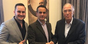 Ο ηθοποιός Γιάννης Παπαθανάσης με τον Βασίλη Λεβέντη