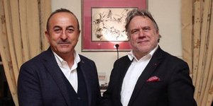 Ο υπουργός Εξωτερικών Γιώργος Κατρούγκαλος με τον Τούρκο ομόλογό του Μεβούτ Τσαβούσογλου- φωτογραφία eurokinissi