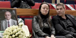 Η κόρη του Θανάση Γιαννακόπουλου στο πλάι της φωτογραφίαςΦωτογραφία: EUROKINISSI