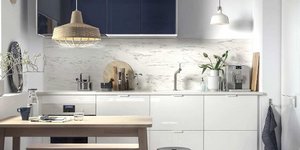 Στο εσωτερικό μιας κουζίνας μικρού διαμερίσματος/ Φωτογραφία: IKEA 