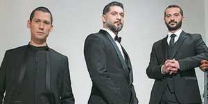 Οι τρεις κριτές ποζάρουν σαν τους Ντάλτονς με τον Σελίμ