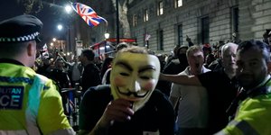 Ενας... Anonymous στα επεισόδια -AP