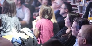 Ο Κυριάκος Μητσοτάκης απόλαυσε τους δύο τραγουδοποιούς στη Θεσσαλονίκη