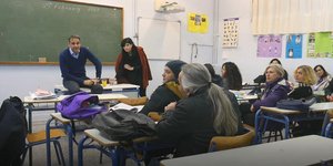 Ο Κυριάκος Μητσοτάκης σε εσπερινό σχολείο