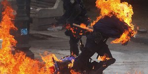 Επίθεση με βόμβες μολότοφ σε βάρος αστυνομικών- φωτογραφία eurokinissi