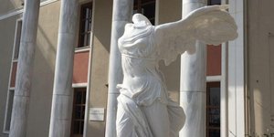 Πιστό αντίγραφο της Νίκης της Σαμοθράκης στην παραλία Αλεξανδρούπολης