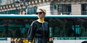 Μια fashion blogger στους δρόμους της πόλης/ Φωτογραφία: Shutterstock