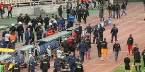 Super League: Ντου στον πάγκο του Ολυμπιακού από οπαδούς του Παναθηναϊκού!