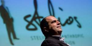 Ο Sir Στέλιος Χατζηιωάννου