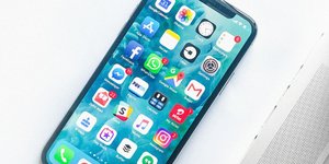 Smartphone με social media (Φωτογραφία: Unsplash)