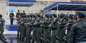 Στρατιωτική παρέλαση