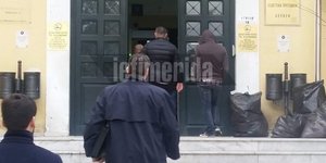 Οι συλληφθέντες για τα πλαστά διπλώματα έφτασαν στο δικαστήριο