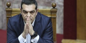 Ο Αλέξης Τσίπρας σκεφτικός στη Βουλή / Φωτογραφία: Nikos Libertas / SOOC