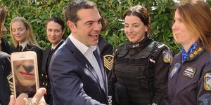 Χαμόγελα μοίρασε ο πρωθυπουργός