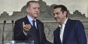 Ο Αλέξης Τσίπρας με τον Ταγίπ Ερντογάν/ Φωτογραφία: EUROKINISSI- ΤΑΤΙΑΝΑ ΜΠΟΛΑΡΗ