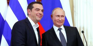 Ο Αλέξης Τσίπρας με τον Βλαντιμίρ Πούτιν (Φωτο αρχείου: Maxim Shemetov/Pool Photo via AP)