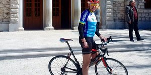 Ο Τζεφρι Πάιατ με το ποδήλατό του