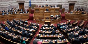 Από τη συζήτηση για την Αναθεώρηση του Συντάγματος στη Βουλή (Φωτο: Eurokinissi)