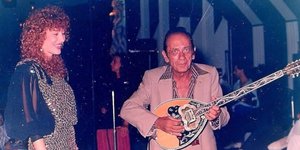 Εφη Κοντού: Η τελευταία μούσα του Ζαμπέτα επιστρέφει με ακυκλοφόρητο τραγούδι του