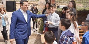 Αλέξης Τσίπρας με παιδιά 