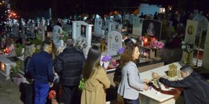 Ανάσταση στα μνήματα στην Κοζάνη