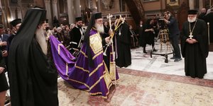 Αρχιεπίσκοπος Ιερώνυμος με μοβ ράσο
