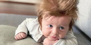 Αγοράκι μόλις 3,5 μηνών με πολύ πλούσια μαλλιά