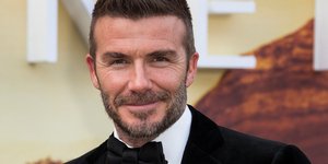 Ο Ντέιβιντ Μπέκαμ με κουστούμι και παπιγιόν