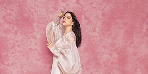 Η Κατερίνα Ντούσκα με ροζ μακρύ φόρεμα