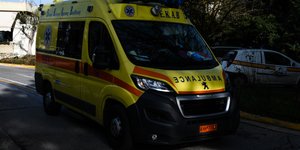 Ασθενοφόρο του ΕΚΑΒ στο δρόμο