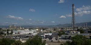 ΕΛΠΕ εργοστάσιο