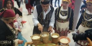 7o Φεστιβάλ Κρητικής Κουζίνας με παραδοσιακές φορεσιές