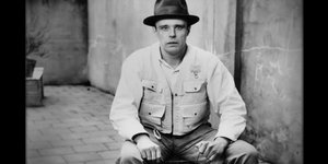 Ο Γιόζεφ Μπόις με καπέλο